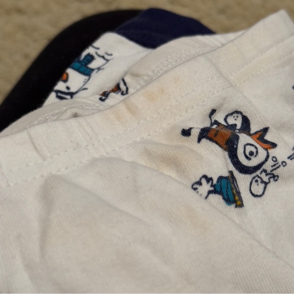 5/$20 2 Penguin Pajama Set 3T - Picture 6 of 7
